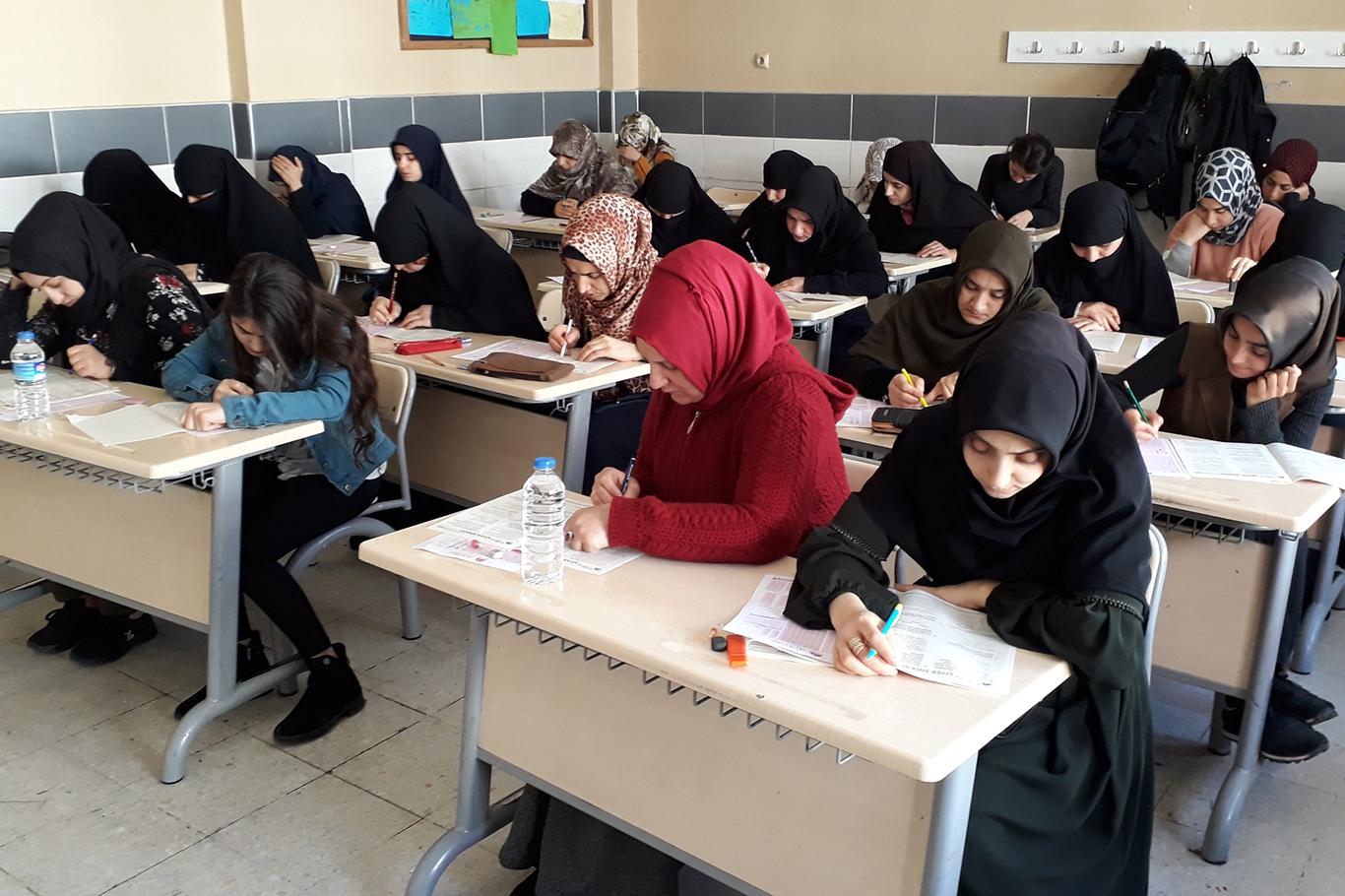 Adana’da Siyer Sınavına binlerce kişi katıldı